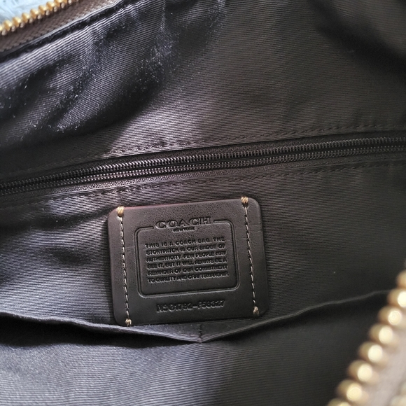 SOLD Coach Large crossbody/shoulder bag - Picture 4 of 6